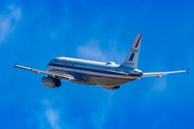 Airbus A320 (N475UA) - A United Airlines A320 in Friend Ship retro livery taking off from PHX on 2/11/23 during the Super Bowl rush. Taken with a Canon R7 and Canon EF 100-400 II L lens.