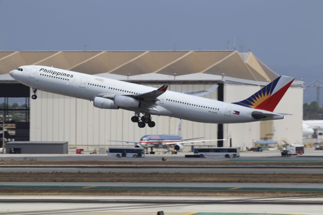 Airbus A340-300 (RP-C3431)