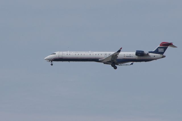 Canadair Regional Jet CRJ-200 (N909FJ)