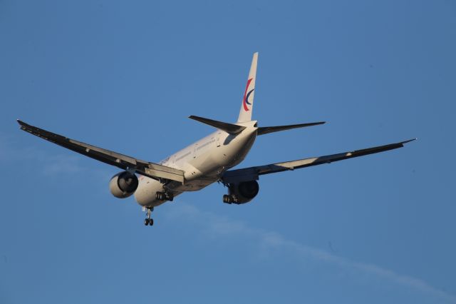 BOEING 777-300 (B-2003)