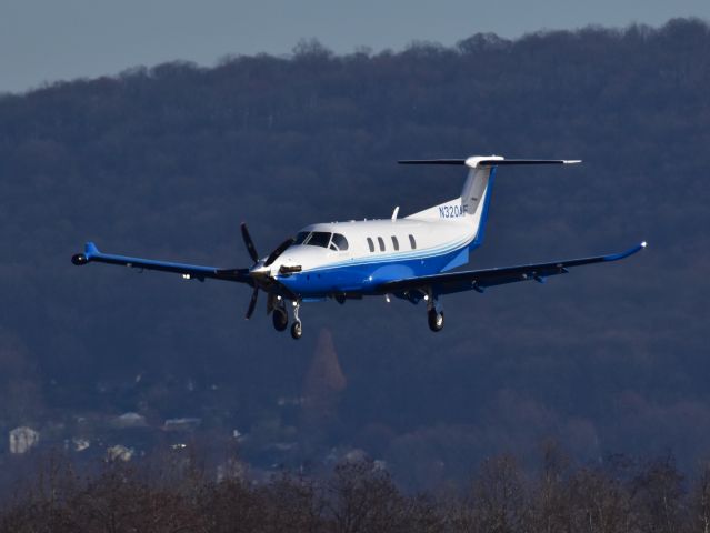 Pilatus PC-12 (N320AF) - Landing