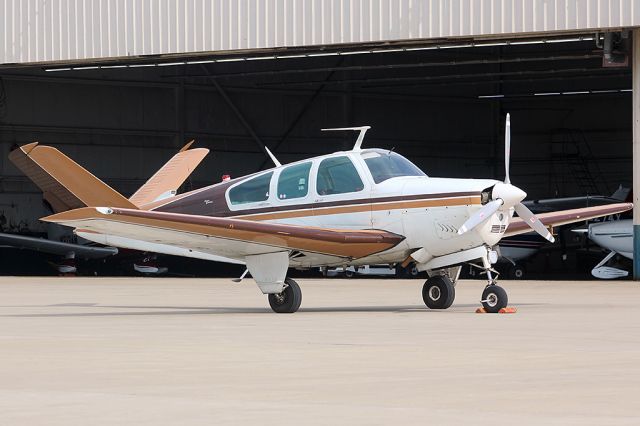 Beechcraft 35 Bonanza (N4831J)