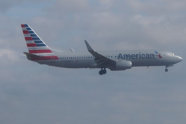 Boeing 737-700 (N940NN)