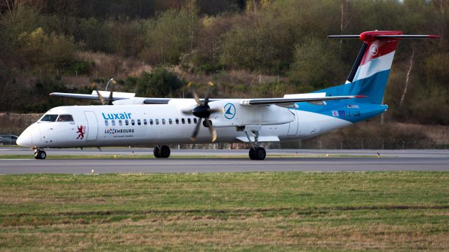 de Havilland Dash 8-400 (LX-LQB)