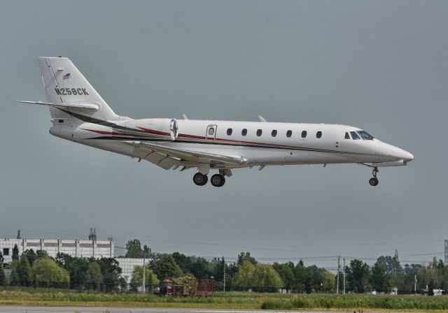 Cessna Citation Sovereign (N259CK) - Landing in CYHU, 10-07-2019