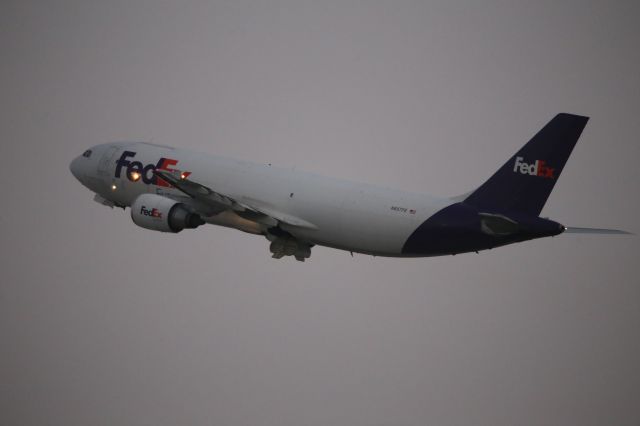 Airbus A300F4-600 (N657FE)