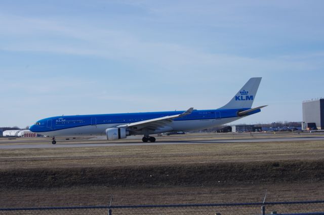 Airbus A330-200 (PH-AKB)