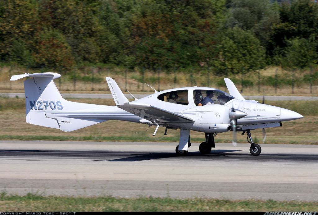 Diamond Twin Star (N270S) - Taken from www.AIRLINERS.net  -a Diamond Twin-Sar