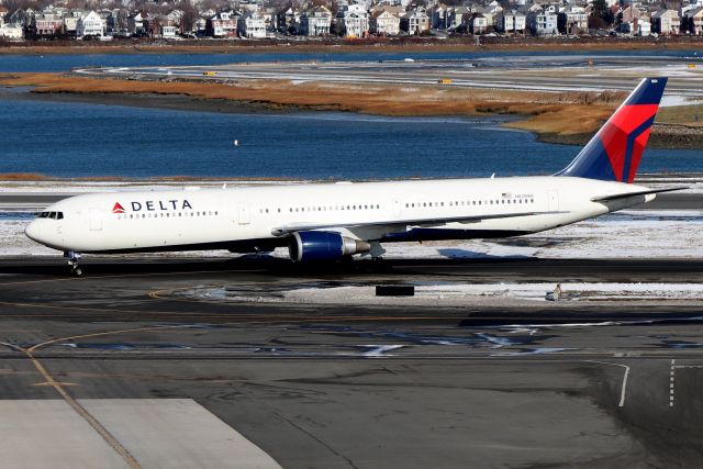 BOEING 767-400 (N828MH) - DL 59 arriving from London