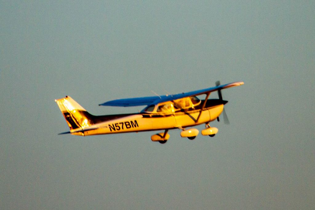 Cessna Skyhawk (N57BM)
