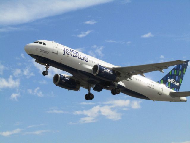 Airbus A320 (N793JB) - Taking off RWY 30