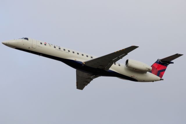 Embraer ERJ-135 (N567RP)