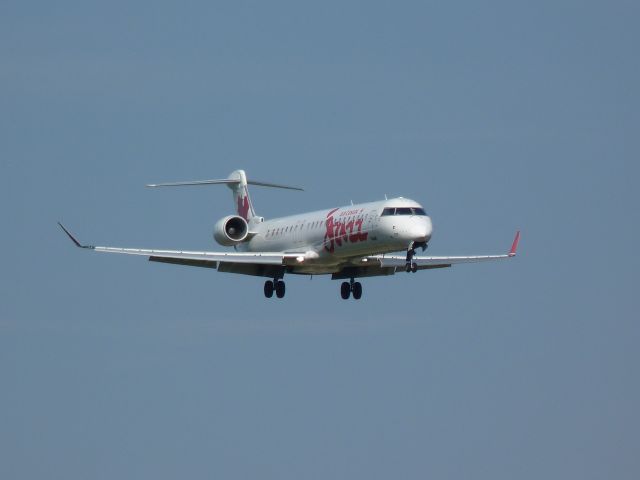 Canadair Regional Jet CRJ-200 — - landing on #25