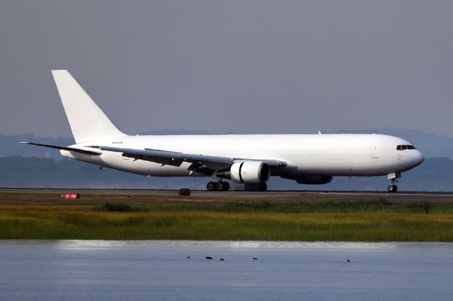 BOEING 767-300 (N363CM)