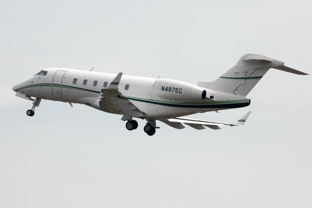 Bombardier Challenger 300 (N497EC)