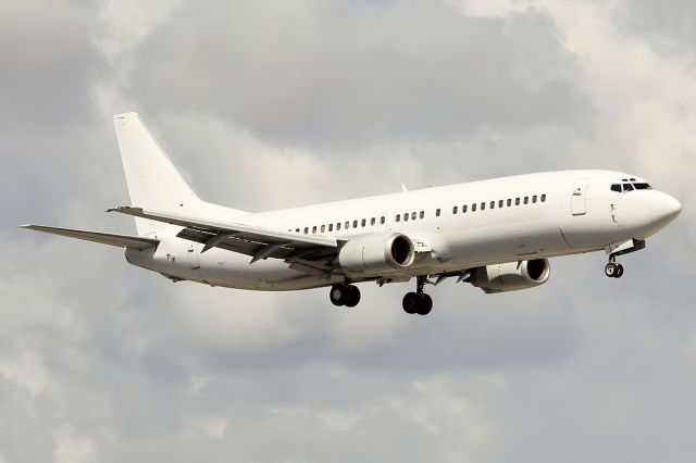 BOEING 737-400 (N741AS)