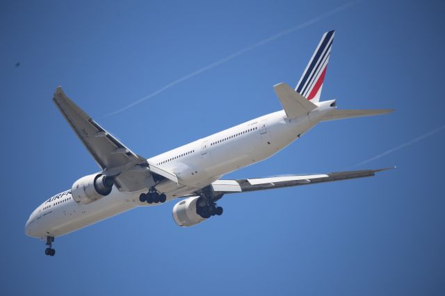BOEING 777-300ER (F-GSQL)