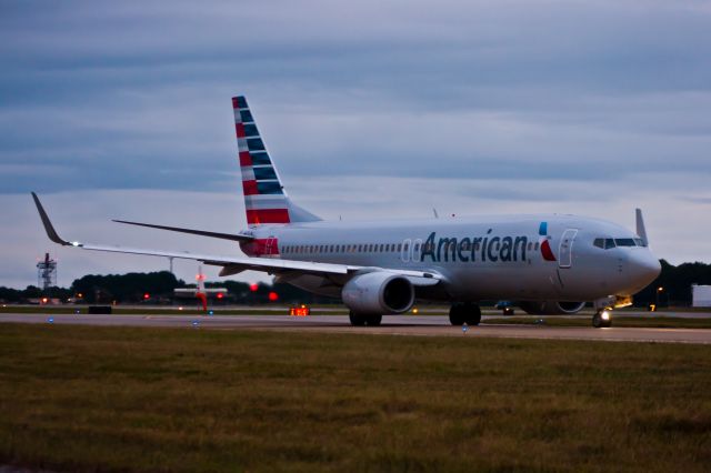 Boeing 737-800 (N801NN)