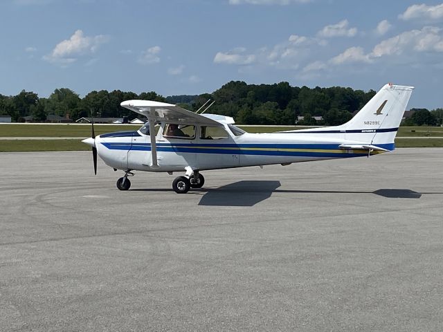 Cessna Skyhawk (N8299E) - Date Taken: July 16, 2022br /Taxiing out from the ramp and onto Runway 24