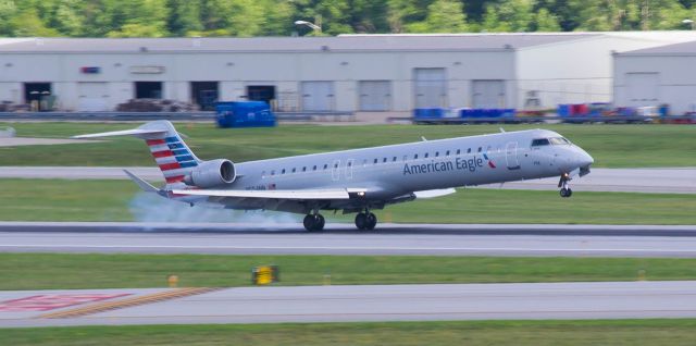 Canadair Regional Jet CRJ-900 (N554NN)