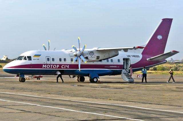 Antonov An-140 (UR-14005)