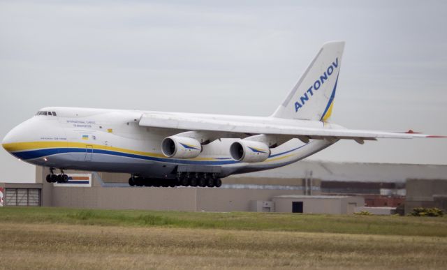 Antonov An-124 Ruslan (UR-82008)