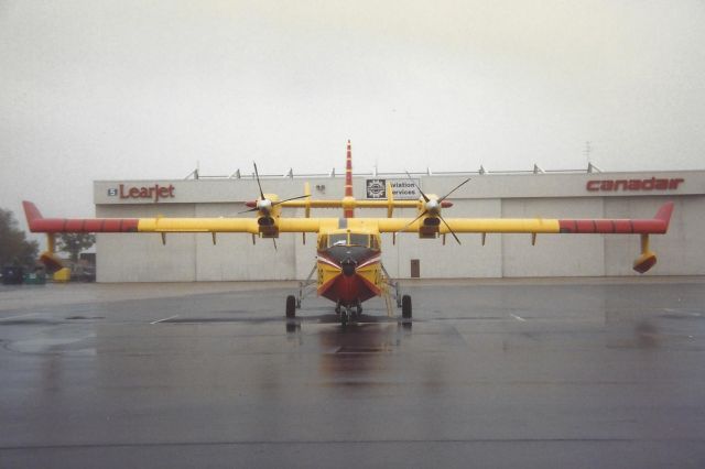 Canadair CL-415 SuperScooper (C-FAWQ)