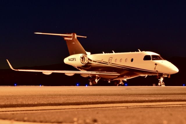 Embraer Legacy 450 (N423FX) - 30 sec, f/10, ISO 100