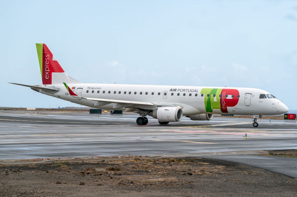Embraer ERJ-190 (CS-TPO)