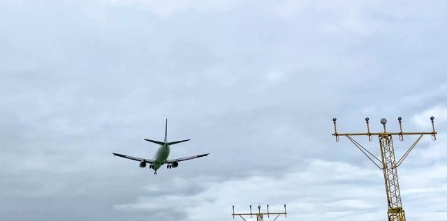 Boeing 737-700 —