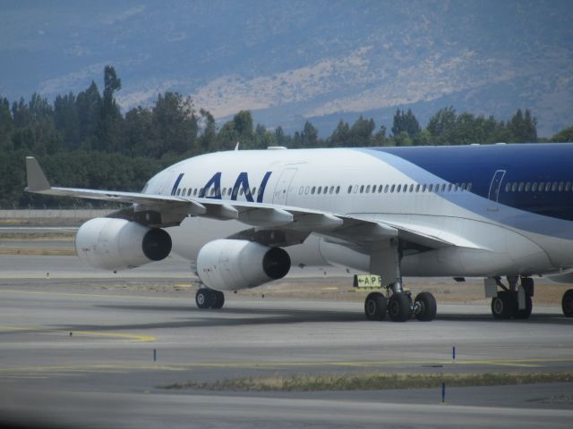 Airbus A340-300 (CC-CQC)