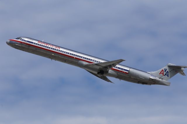 McDonnell Douglas MD-80 (N7530)