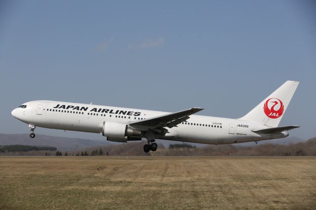 BOEING 767-300 (JA8399) - 09 April 2016:HKD-HND.