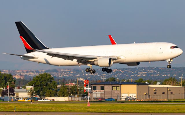 BOEING 767-300 (C-GCJN)