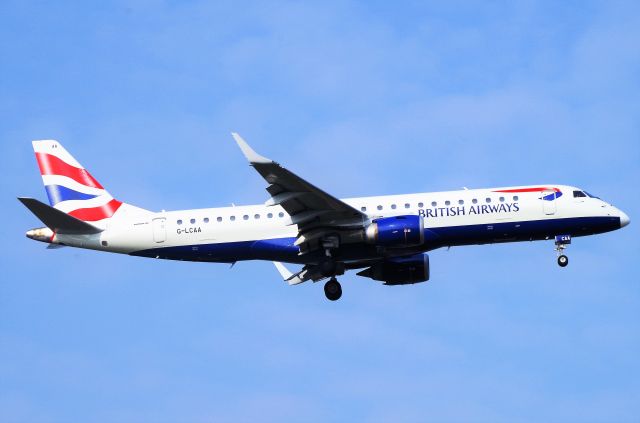 Embraer ERJ-190 (G-LCAA)