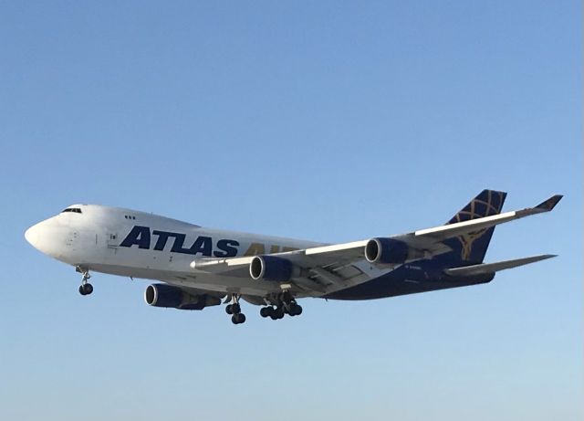 Boeing 747-400 (N499MC) - Runway 25 arrival! 2/26/22.