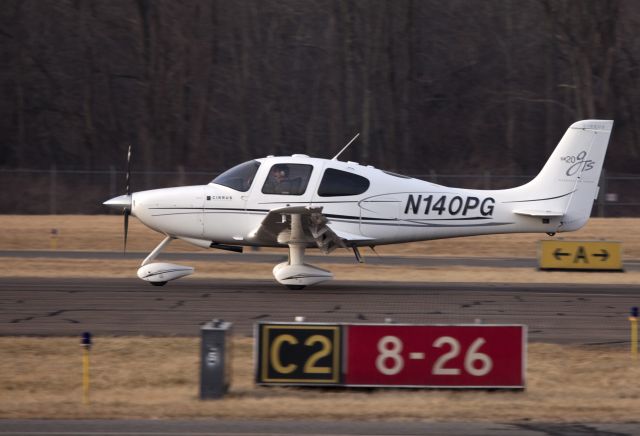 Mooney M-20 (N140PG) - A very nice Cirrus at Danbury CT.