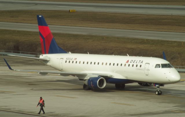 Embraer ERJ 175 (N203JQ) - 2/9/25 YX5669 after pushback. en route for LGA