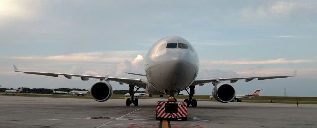 Airbus A330-300 (N273AY)