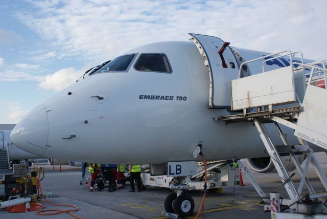 Embraer ERJ-190 (F-HBLB)