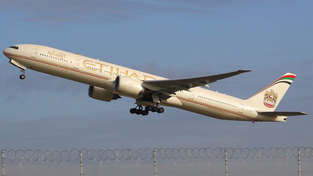 BOEING 777-300ER (A6-ETP) - An Etihad B777-300ER taking from runway 27L at LHR.br /br /Location: T5 Spotting Point.br /Date: 12.10.22 (dd/mm/yy)