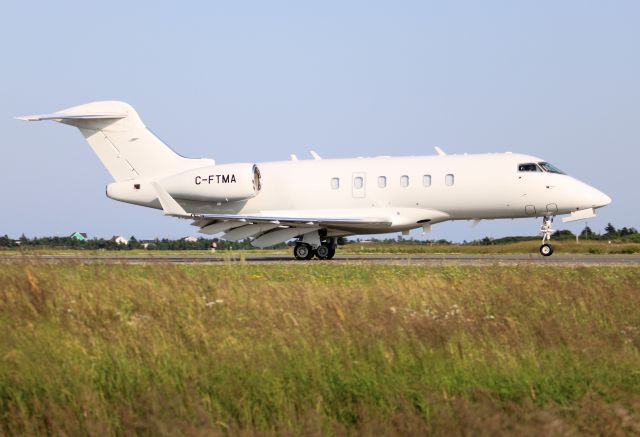 Bombardier Challenger 300 (C-FTMA)