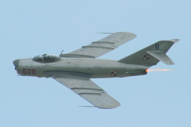 — — - #620 flown by Randy Ball doing a fast flyover with abs.