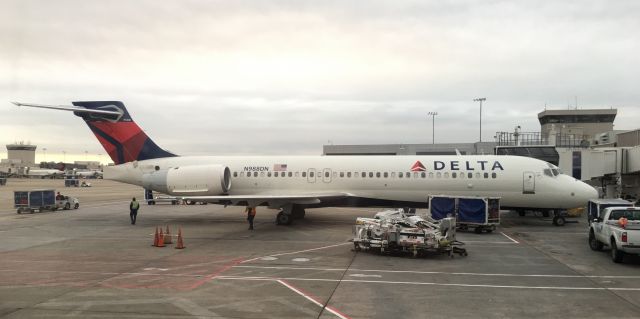 Boeing 717-200 (N988DN)