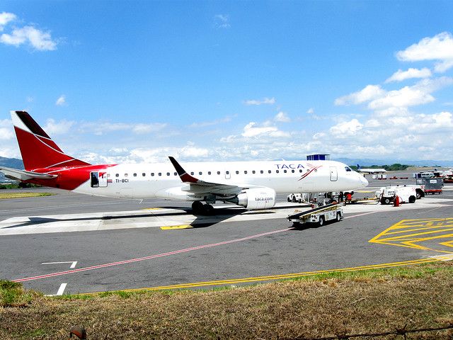 Embraer ERJ-190 (TI-BCI) - Embraer ERJ-190 at MROC