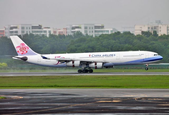 Airbus A340-300 (B-18806)