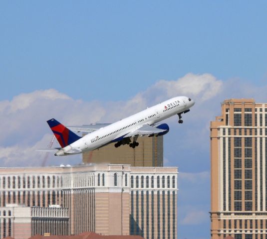 Boeing 757-200 (N6709)