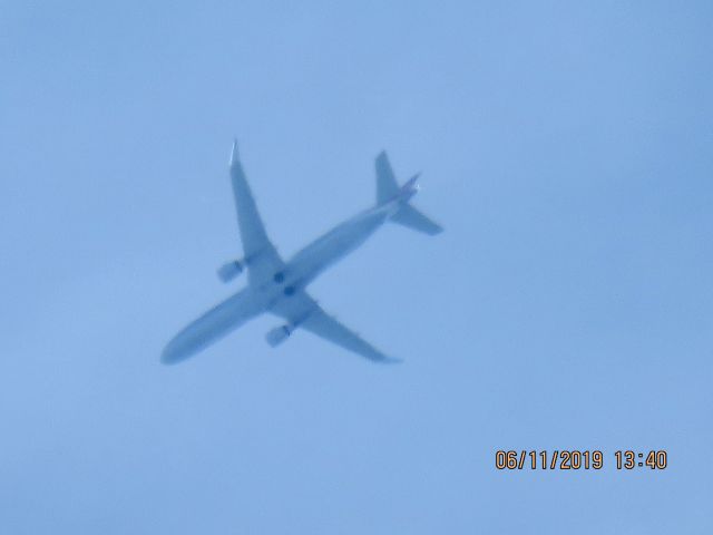 Embraer 175 (N269NN)