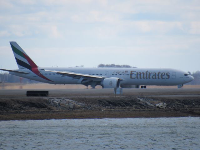 BOEING 777-300ER (A6-ECA)