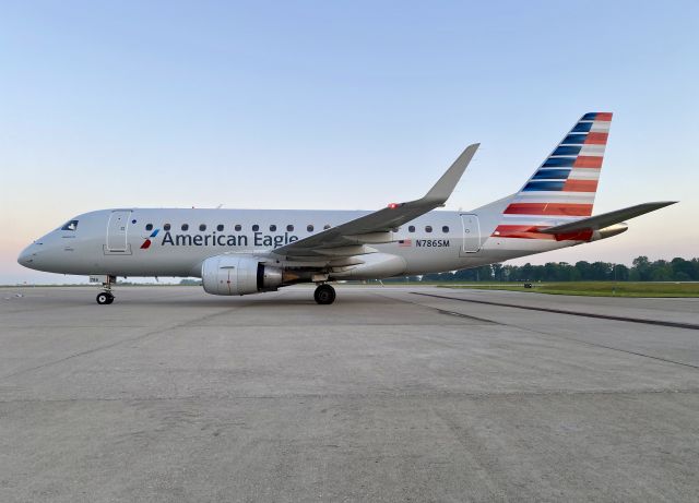 Embraer 170/175 (N786SM)